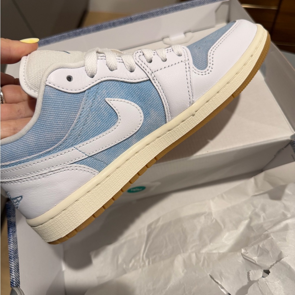 Nike Women’s Air Jordan Low SE Low Top Sneaker in light jean and white; size 7 ✨